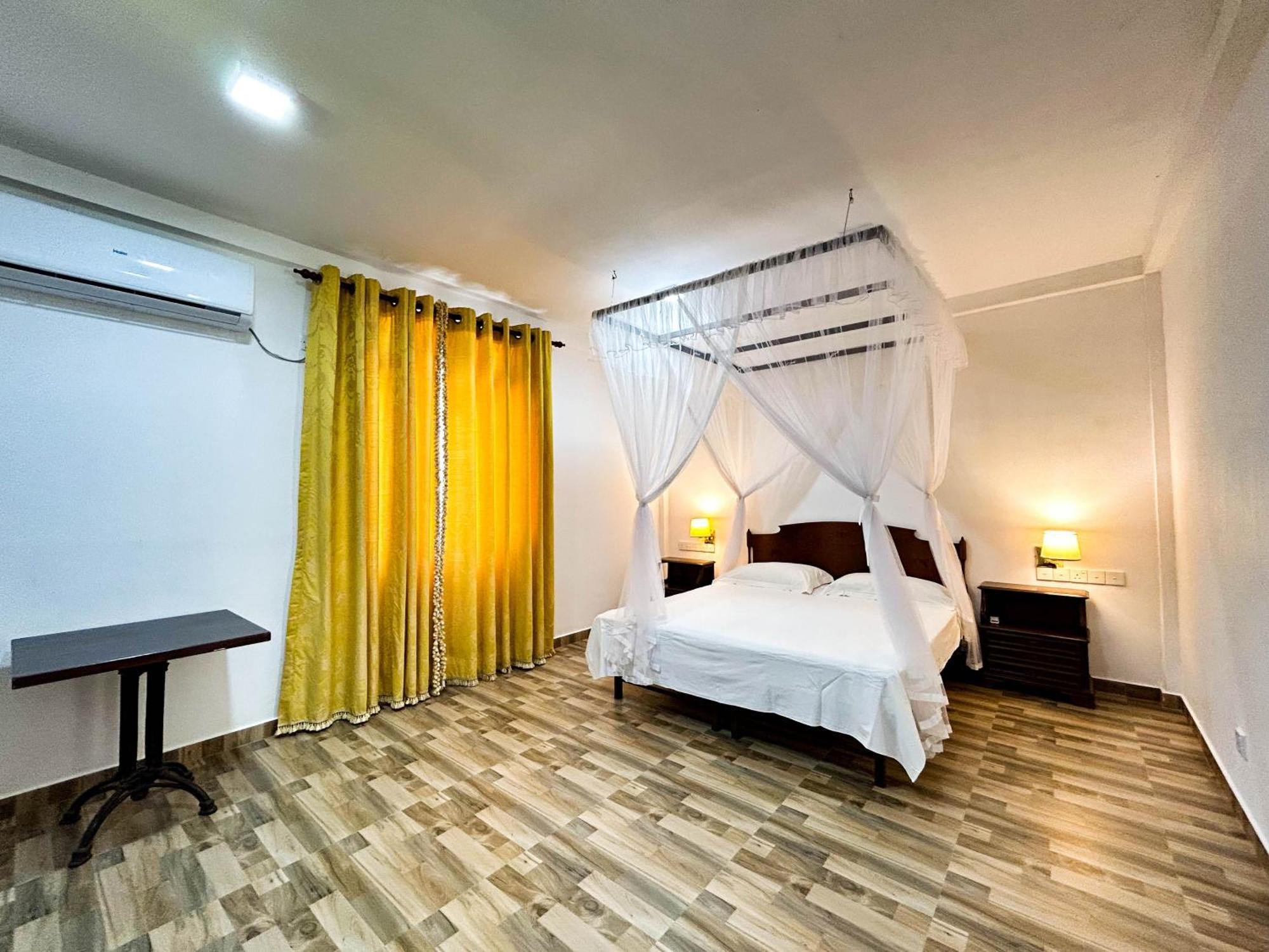 Hotel La Felicita Mirissa Eksteriør bilde