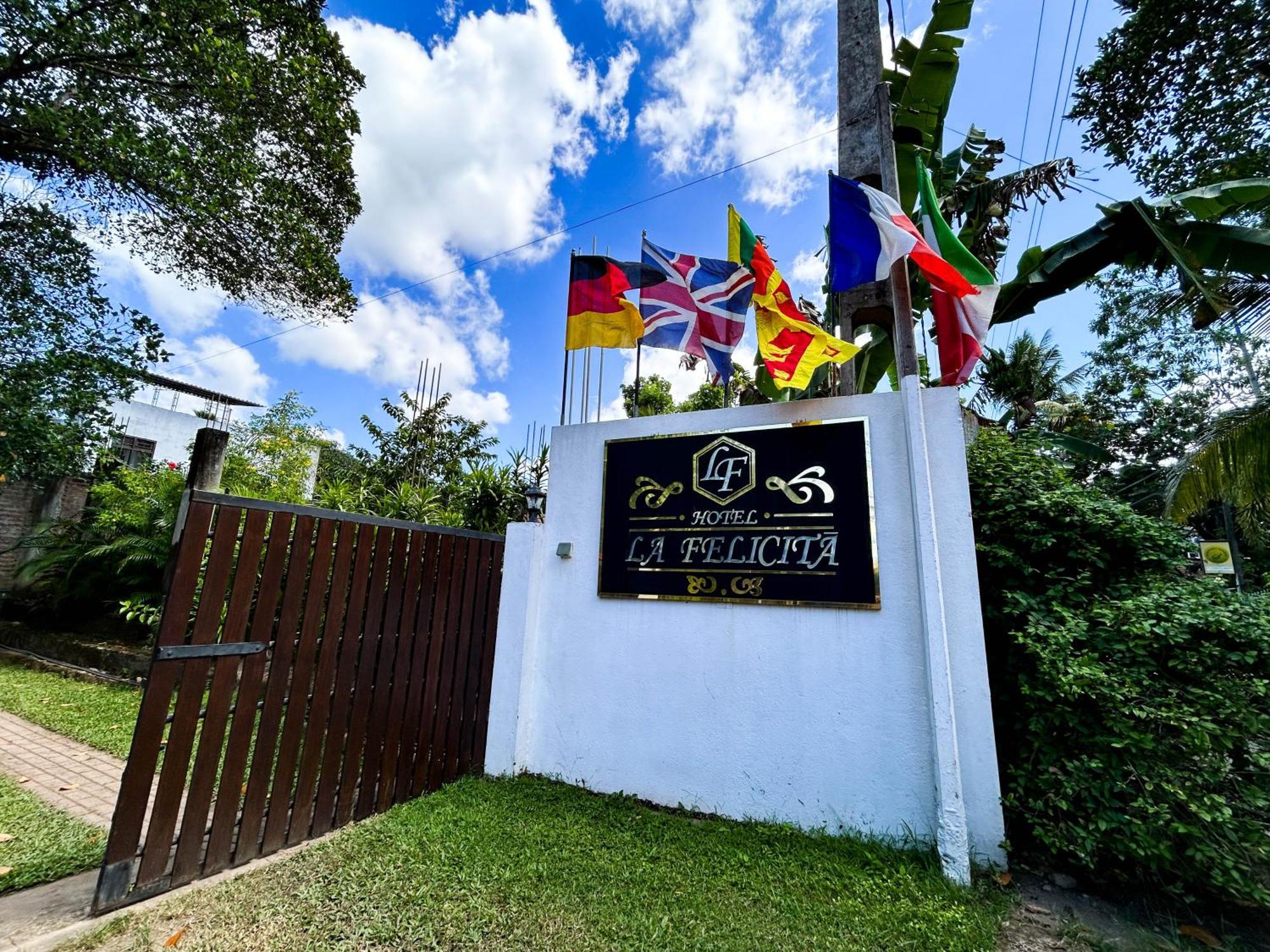Hotel La Felicita Mirissa Eksteriør bilde