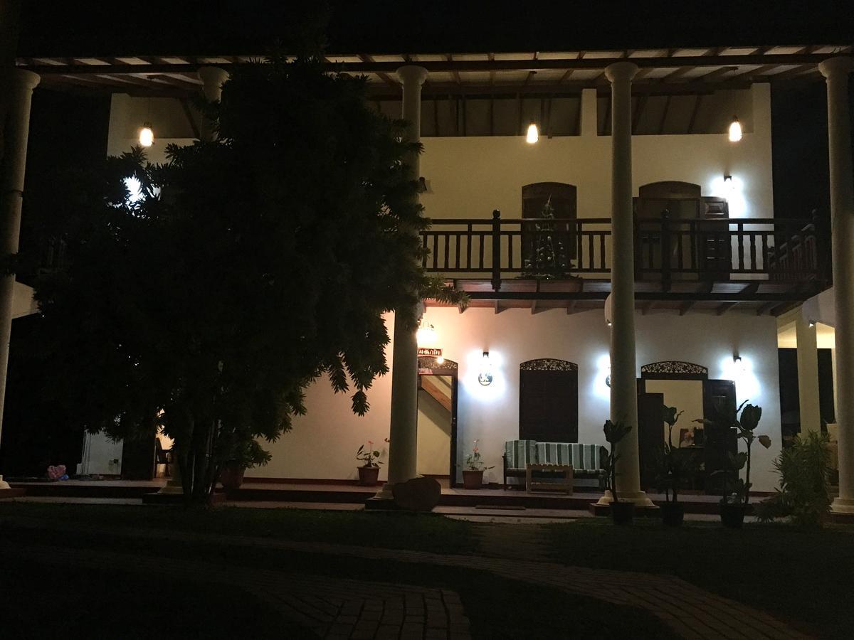 Hotel La Felicita Mirissa Eksteriør bilde